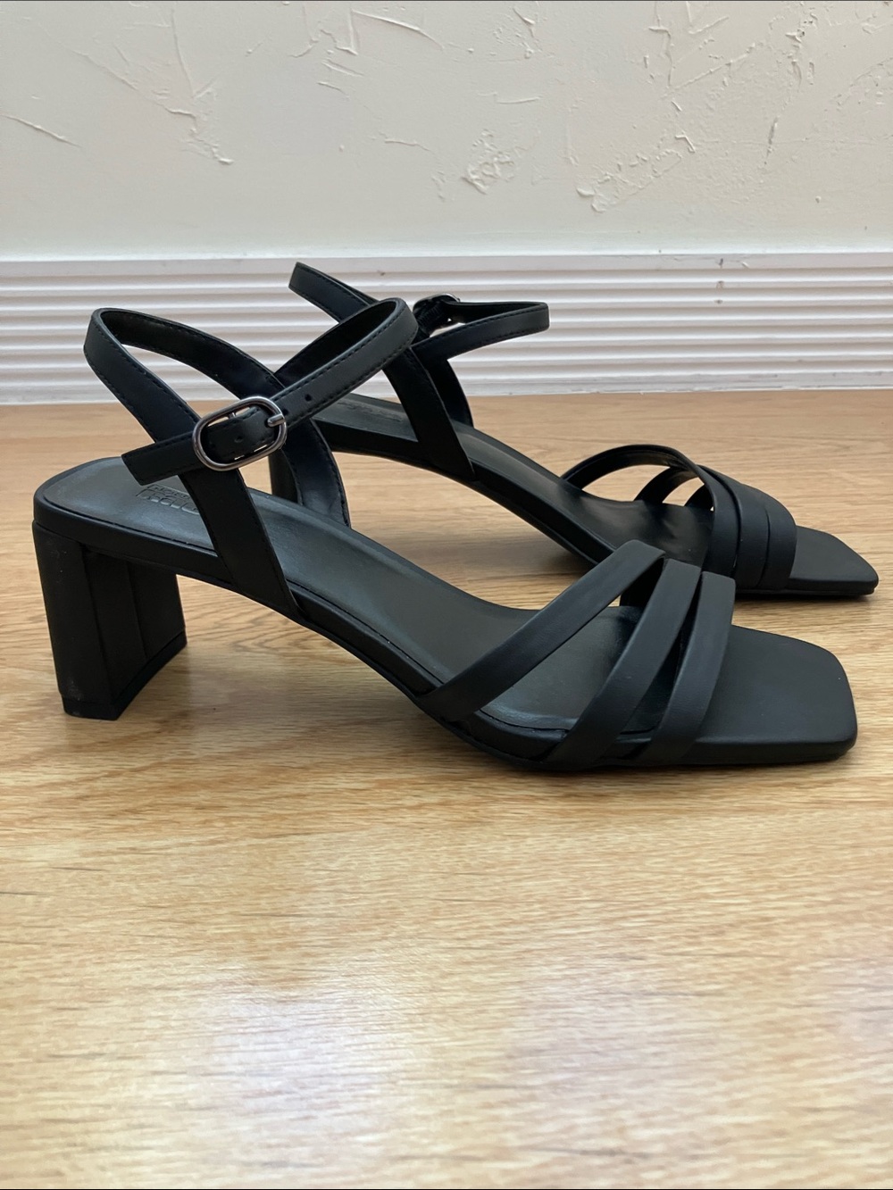 Nordstrom Rack Black Label Strappy Square-Toe Block Heels. Sz 7. New in box